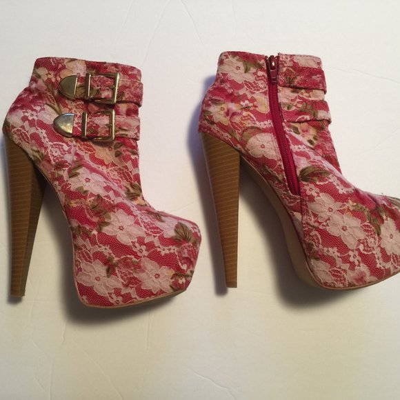 ADDI FLORAL BOOT - Picture 1 of 3